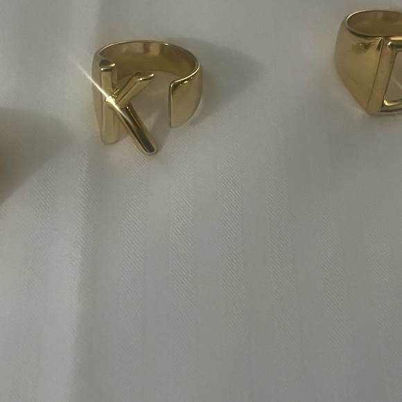 Gold chunky initials ring - Picture 4 of 7